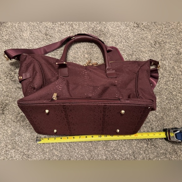 Vince Camuto Ameliah Weekend Duffle Bag in burgundy - Picture 11 of 12